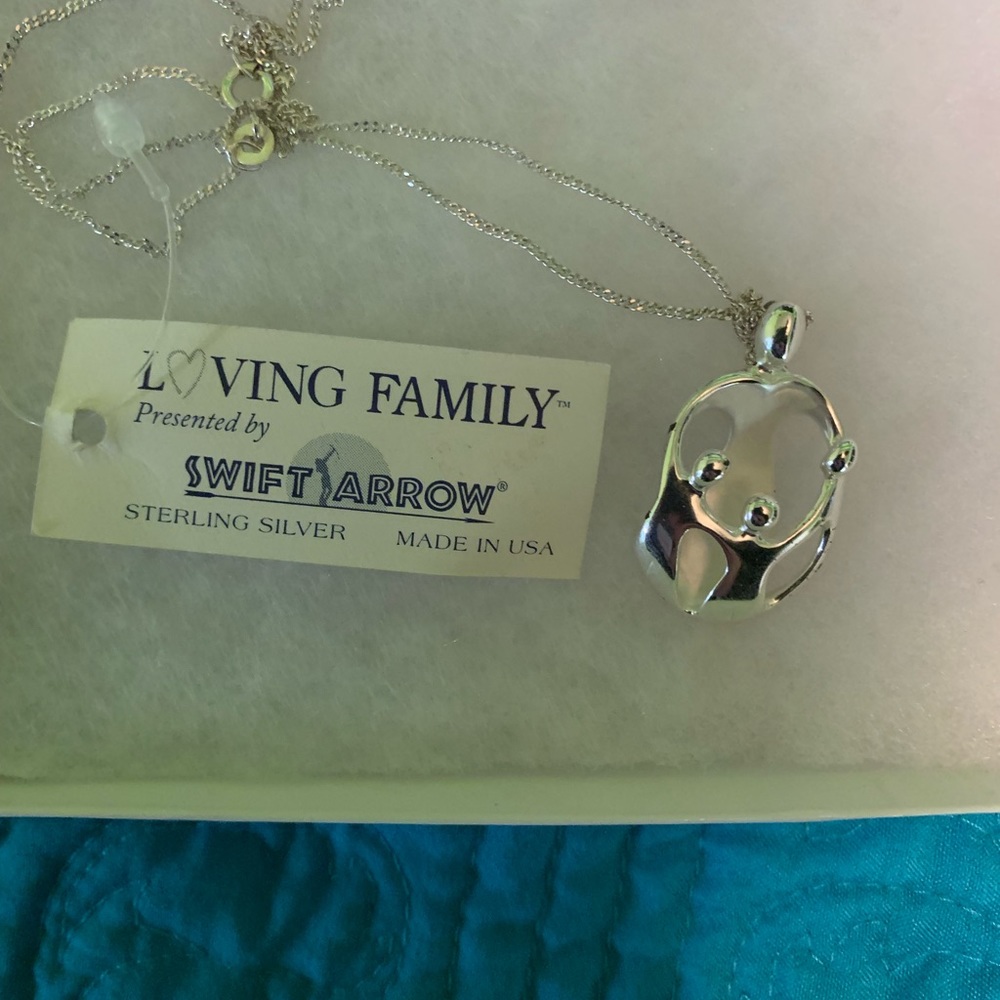 Swift Arrow Loving Family necklace